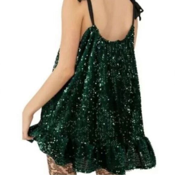 Free People Nova Convertible Sequin Mini
Size L,XS green
NWOT - Picture 2 of 11